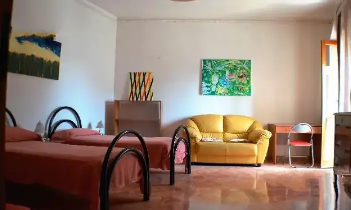 Rexer-Lecce-Intero-appartamento-arredato-a-studentessestudent-CAMERA-DA-LETTO