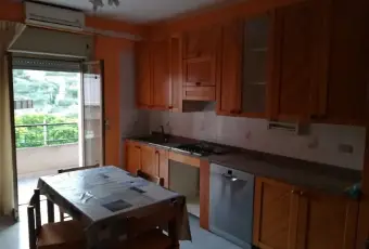 Rexer-Messina-Ampio-appartamento-luminoso-CUCINA