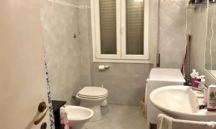 Rexer-Roma-Vicino-luiss-e-sapienza-stanza-luminosa-e-silenziosa-BAGNO