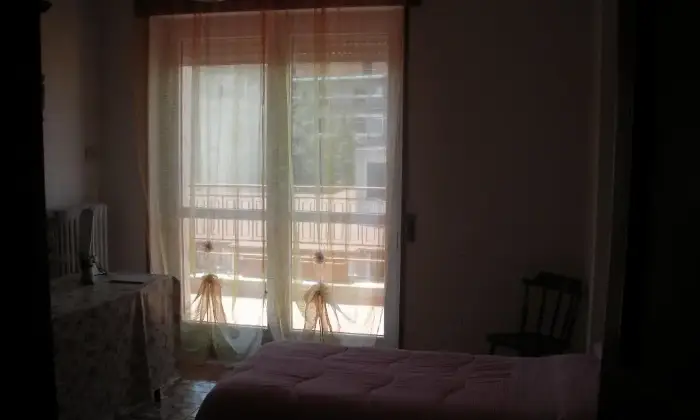 Rexer-Campobasso-Camere-ammobiliate-e-luminose-via-Principe-di-Piemonte-CAMERA-DA-LETTO