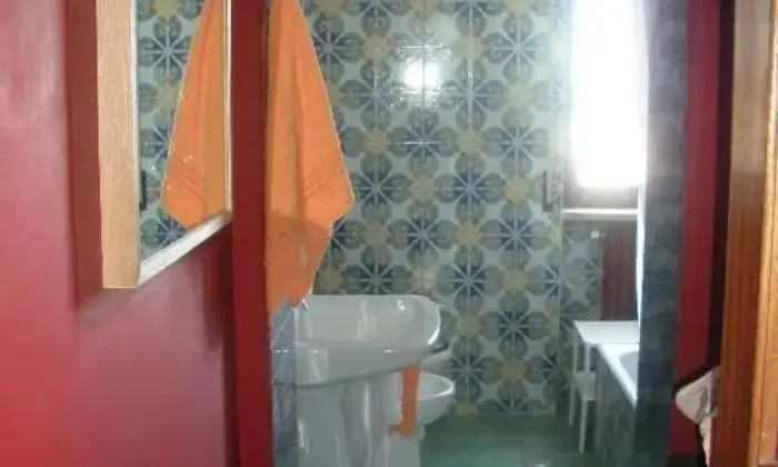 Rexer-Campobasso-Camere-ammobiliate-e-luminose-via-Principe-di-Piemonte-BAGNO