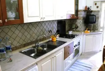 Rexer-Aci-Castello-IN-AFFITTO-Appartamento-vani-e-mezzo-CUCINA