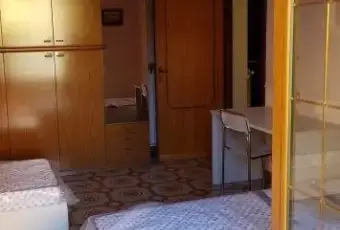 Rexer-Roma-Camera-doppia-due-posti-letto-euro-a-posto-letto-CAMERA-DA-LETTO