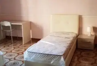 Rexer-Roma-Camera-doppia-due-posti-letto-euro-a-posto-letto-CAMERA-DA-LETTO