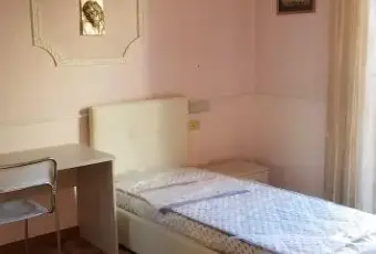 Rexer-Roma-Camera-doppia-due-posti-letto-euro-a-posto-letto-CAMERA-DA-LETTO