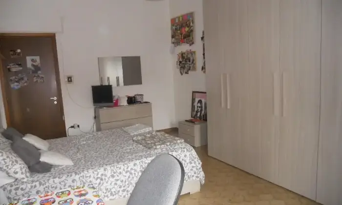 Rexer-Pescara-Stanze-singole-e-matrimoniali-doppie-per-studentesse-CAMERA-DA-LETTO