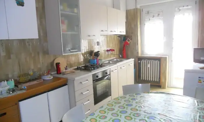 Rexer-Pescara-Stanze-singole-e-matrimoniali-doppie-per-studentesse-CUCINA
