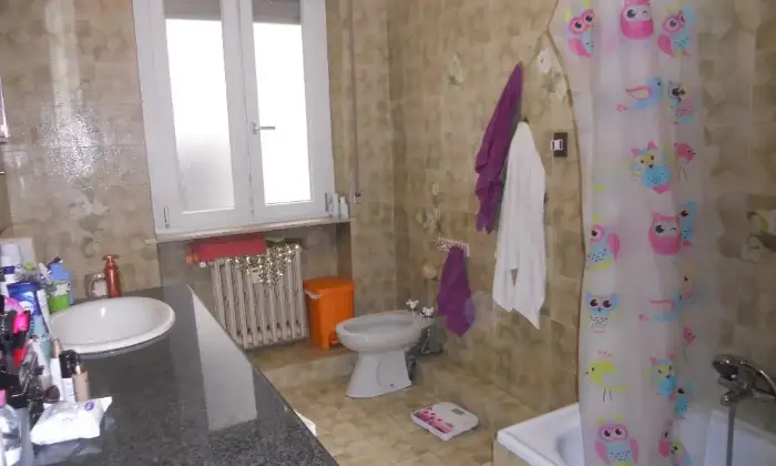 Rexer-Pescara-Stanze-singole-e-matrimoniali-doppie-per-studentesse-BAGNO