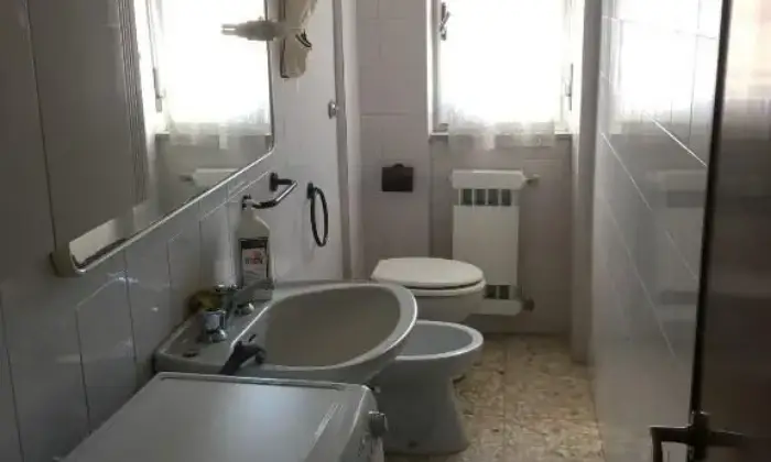 Rexer-Pescara-Stanza-per-studentessa-BAGNO