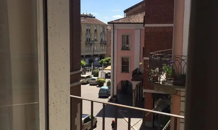 Rexer-Asti-Luminoso-open-space-in-Piazza-Statuto-isola-pedonale-TERRAZZO