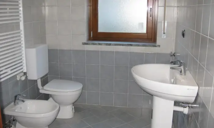 Rexer-SaintVincent-AFFITTO-SPLENDIDO-TRILOCALE-BAGNO