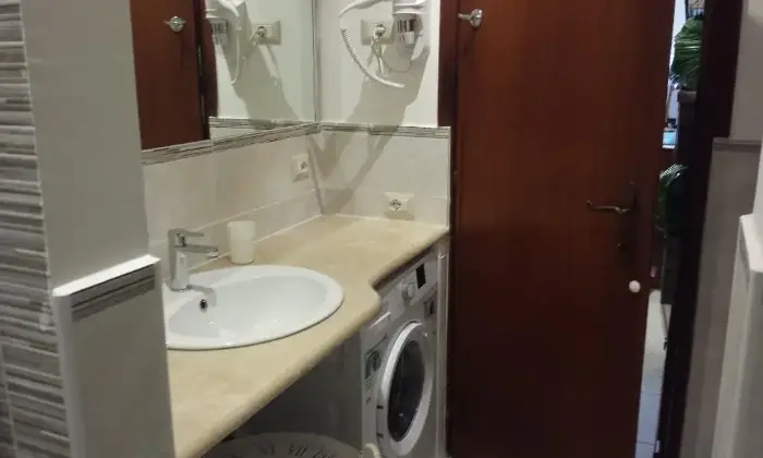 Rexer-Fiumicino-Monobilocali-con-giardino-arredati-da-al-mese-brevi-per-BAGNO