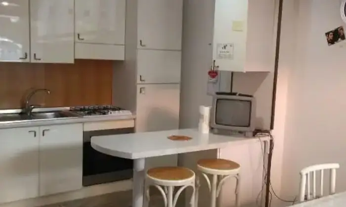 Rexer-Teramo-Ragazza-per-completare-appartamento-CUCINA