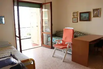 Rexer-Catanzaro-Appartamento-per-studentistudentesse-da-settembre-a-giugno-CAMERA-DA-LETTO