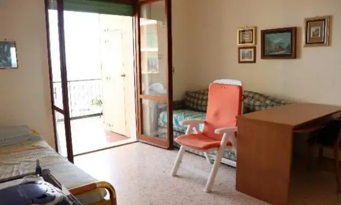 Rexer-Catanzaro-Appartamento-per-studentistudentesse-da-settembre-a-giugno-CAMERA-DA-LETTO