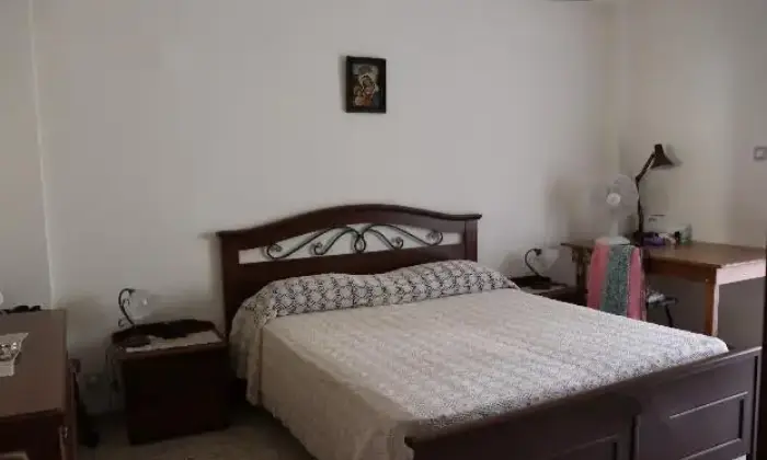 Rexer-Catanzaro-Appartamento-per-studentistudentesse-da-settembre-a-giugno-CAMERA-DA-LETTO