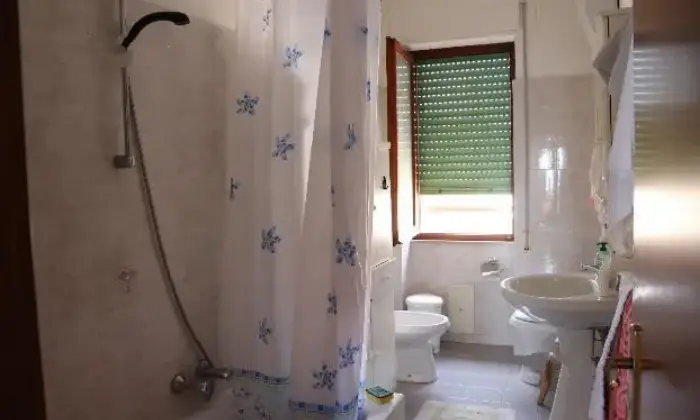 Rexer-Catanzaro-Appartamento-per-studentistudentesse-da-settembre-a-giugno-BAGNO