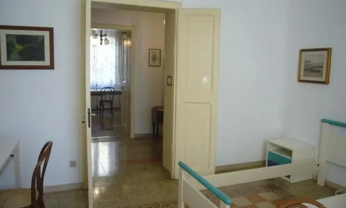 Rexer-Macerata-Appartamento-per-studentesse-zona-stazione-CAMERA-DA-LETTO