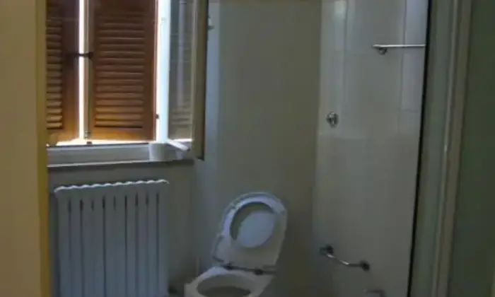 Rexer-Macerata-Appartamento-per-studentesse-zona-stazione-BAGNO