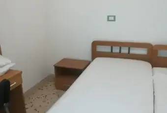 Rexer-LAquila-Stanza-doppia-in-appartamento-in-centro-a-LAquila-CAMERA-DA-LETTO