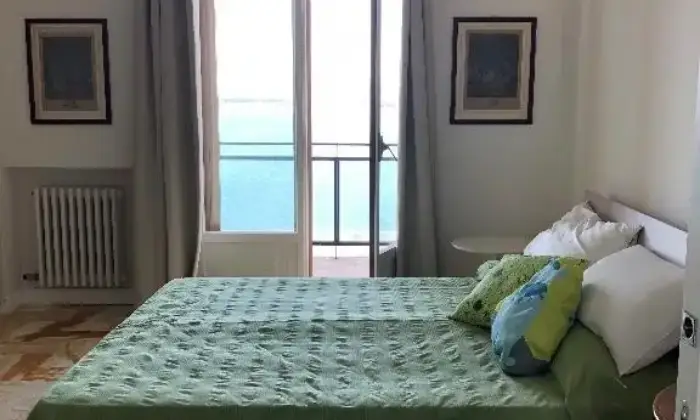 Rexer-Taranto-Attico-ammobiliato-vista-due-mari-CAMERA-DA-LETTO