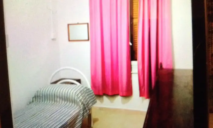 Rexer-La-Spezia-Da-Privato-La-Spezia-centro-pi-appartamenti-CAMERA-DA-LETTO