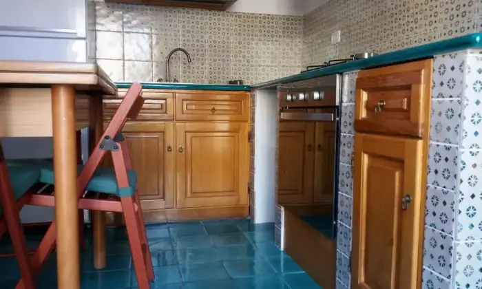 Rexer-Santo-Stefano-di-Camastra-Bilocale-interamente-ammobiliato-CUCINA