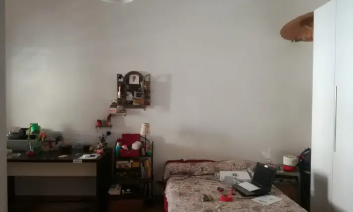 Rexer-Roma-Affittasi-ampia-stanza-singola-CAMERA-DA-LETTO