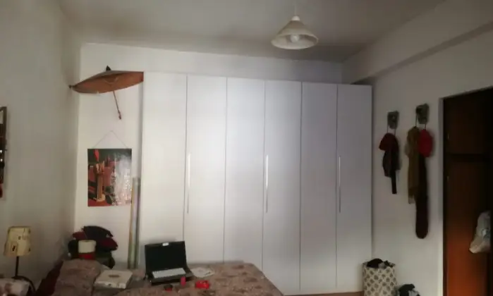 Rexer-Roma-Affittasi-ampia-stanza-singola-CAMERA-DA-LETTO