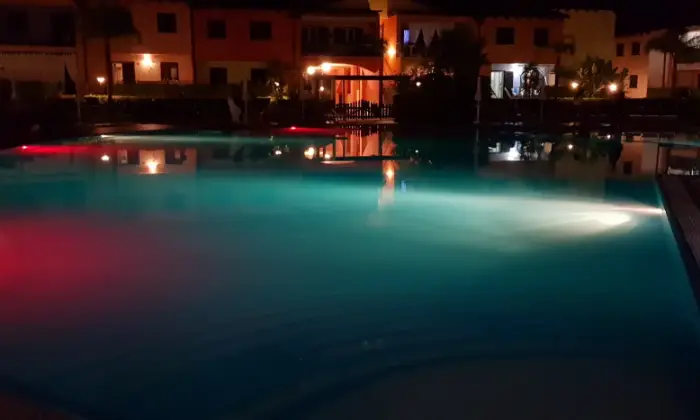 Rexer-policoro-Villetta-elegante-con-Veranda-affaccio-piscina-GIARDINO