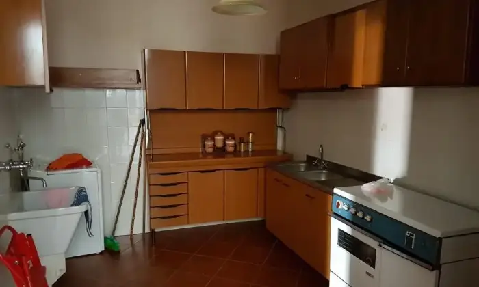 Rexer-Nusco-Appartamento-in-palazzo-signorile-CUCINA