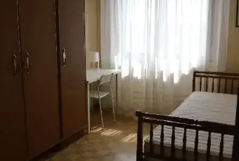 Rexer-Novara-Appartamento-doppi-servizi-x-studenti-CAMERA-DA-LETTO
