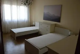 Rexer-Novara-Appartamento-doppi-servizi-x-studenti-CAMERA-DA-LETTO