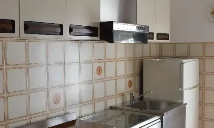 Rexer-Novara-Appartamento-doppi-servizi-x-studenti-CUCINA