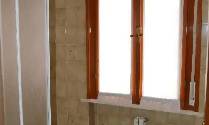 Rexer-Novara-Appartamento-doppi-servizi-x-studenti-BAGNO
