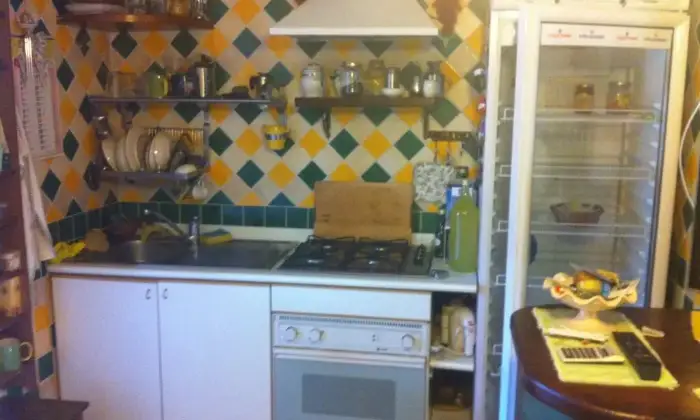 Rexer-Roma-Appartamento-zona-capannelle-CUCINA