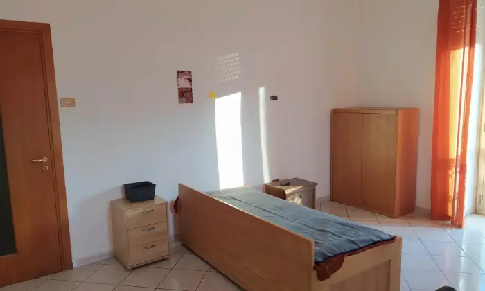 Rexer-Napoli-Camera-spaziosa-Internet-Fibra-WiFi-arredata-balconi-per-studentessa-CAMERA-DA-LETTO