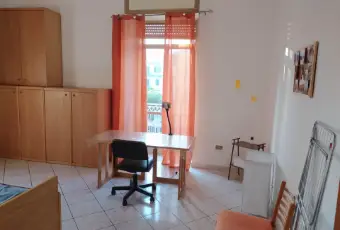 Rexer-Napoli-Camera-spaziosa-Internet-Fibra-WiFi-arredata-balconi-per-studentessa-CAMERA-DA-LETTO
