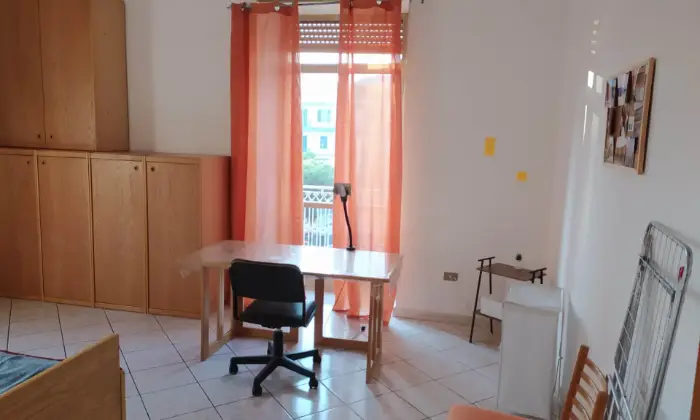 Rexer-Napoli-Camera-spaziosa-Internet-Fibra-WiFi-arredata-balconi-per-studentessa-CAMERA-DA-LETTO