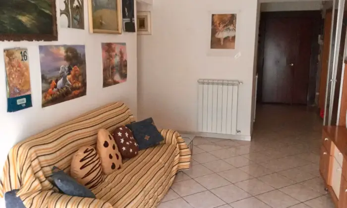 Rexer-Napoli-Camera-spaziosa-Internet-Fibra-WiFi-arredata-balconi-per-studentessa-SALONE