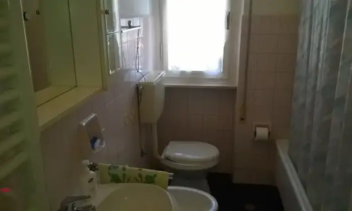 Rexer-Viareggio-Grazioso-Appartamento-in-affitto-a-via-Puccini-BAGNO