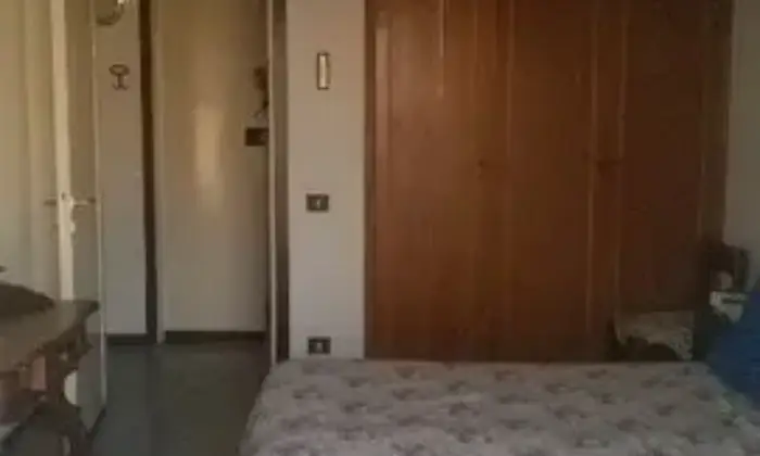 Rexer-Viareggio-Grazioso-Appartamento-in-affitto-a-via-Puccini-CAMERA-DA-LETTO