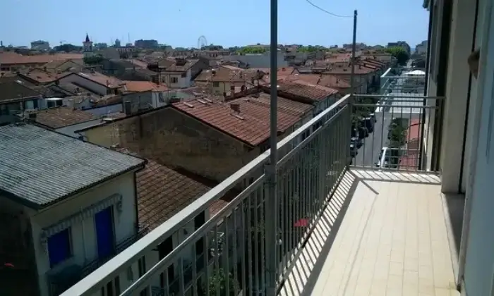Rexer-Viareggio-Grazioso-Appartamento-in-affitto-a-via-Puccini-TERRAZZO