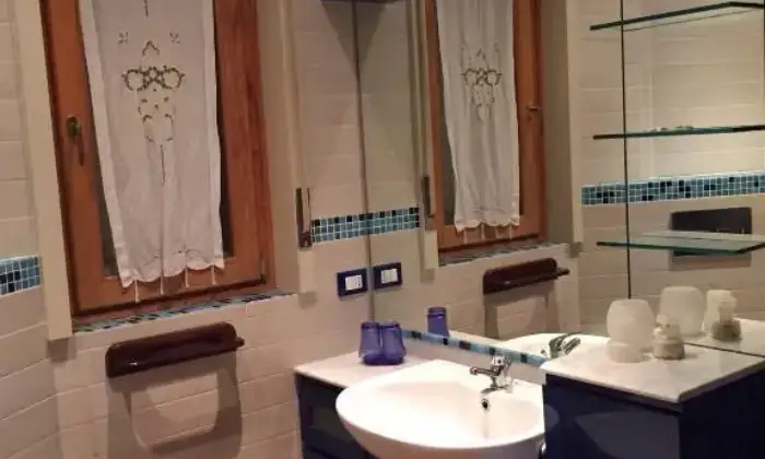 Rexer-Catania-ULTIMO-posto-letto-in-grande-stanza-condivisa-BAGNO