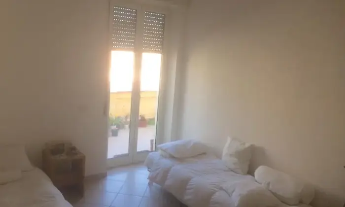 Rexer-Napoli-Grazioso-e-luminoso-appartamento-co-metr-CavourMuseo-CAMERA-DA-LETTO