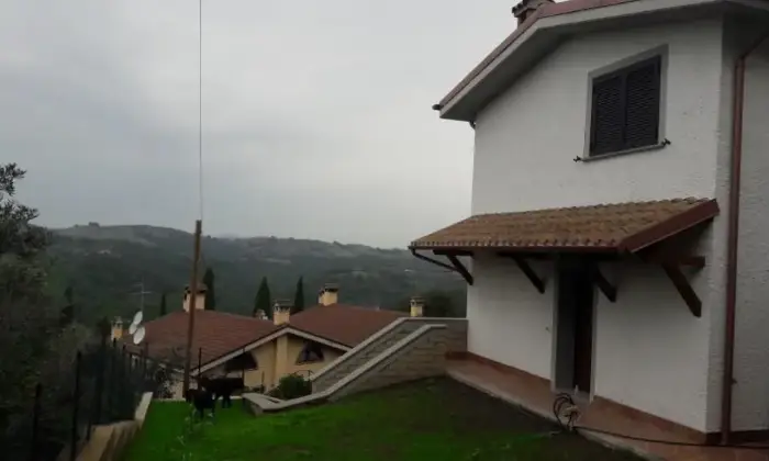 Rexer-Formello-Villino-con-vista-sulla-valle-del-sorbo-GIARDINO