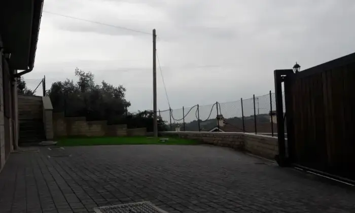 Rexer-Formello-Villino-con-vista-sulla-valle-del-sorbo-GIARDINO