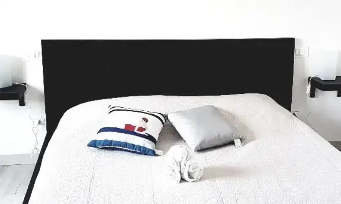 Rexer-La-Spezia-Bilocale-con-spazio-esterno-CAMERA-DA-LETTO