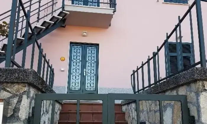 Rexer-La-Spezia-Bilocale-con-spazio-esterno-ALTRO