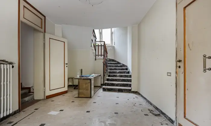 Rexer-trescore-balneario-Villa-indipendente-da-ristrutturare-Trescore-Balneario-CORRIDOIO-PIANO-TERRA